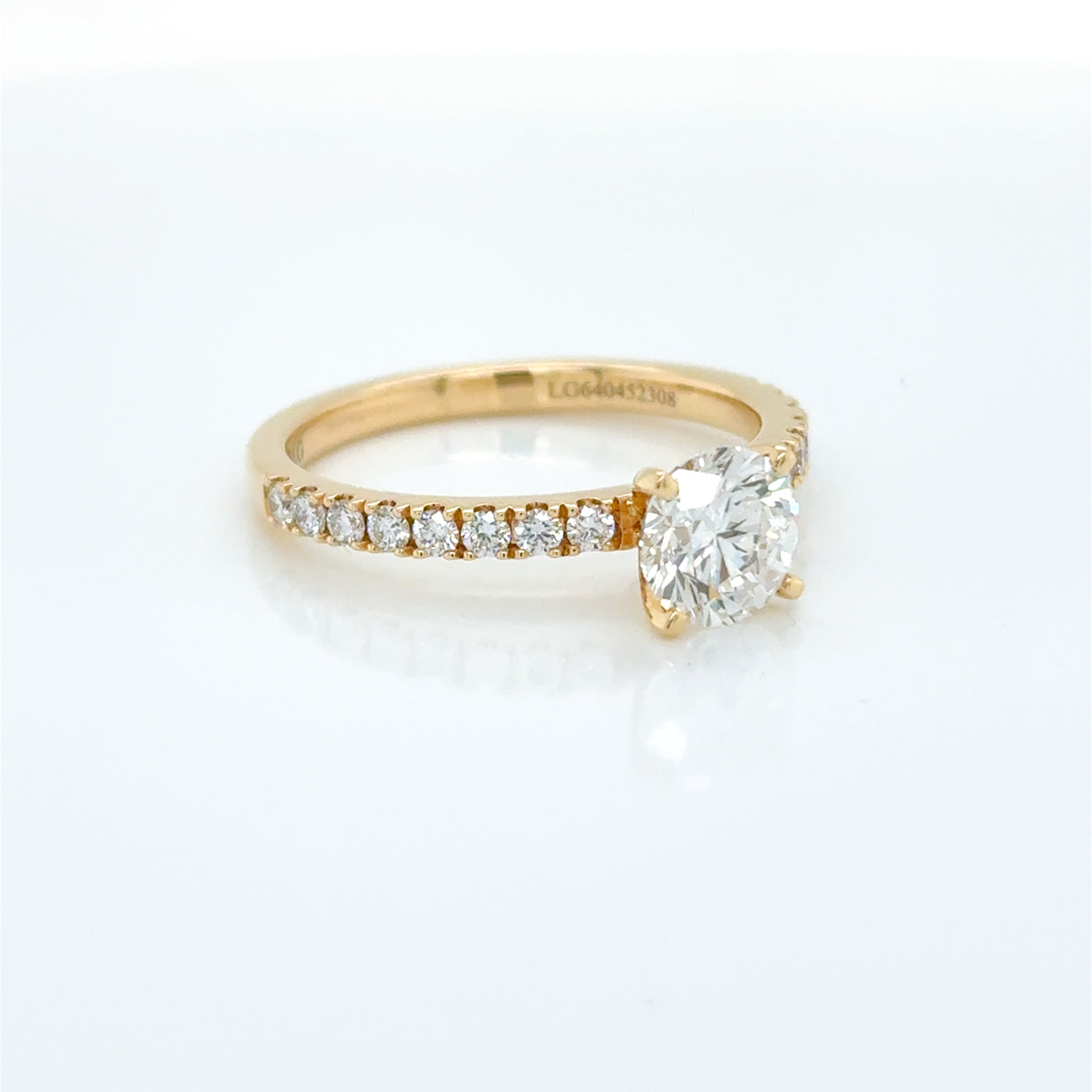 Round Cut tdw 1.35ct Lab Diamond Claw Set Solitaire Engagement Ring with Shoulder